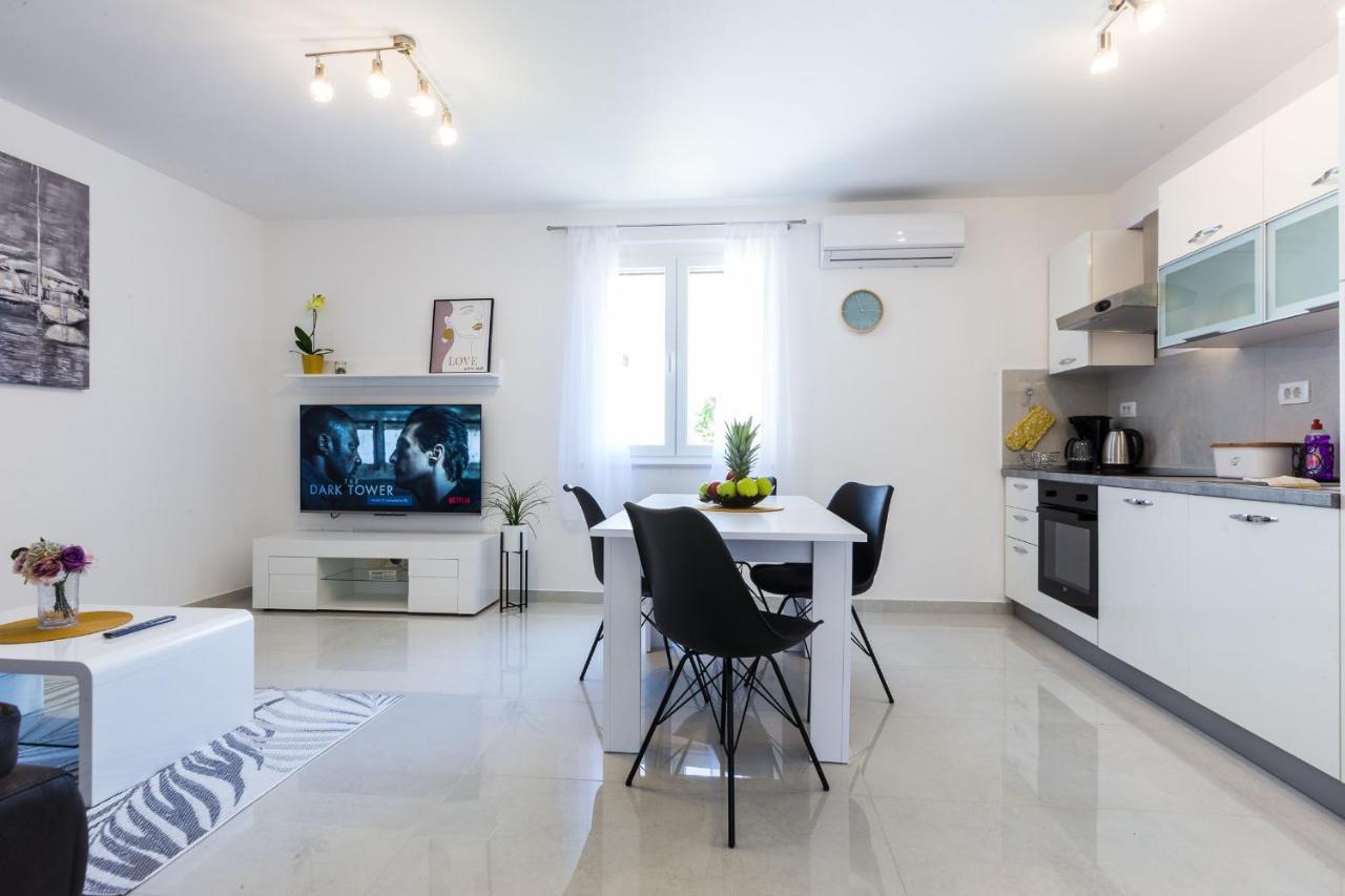 Petra Modern With Free Parking And Bbq