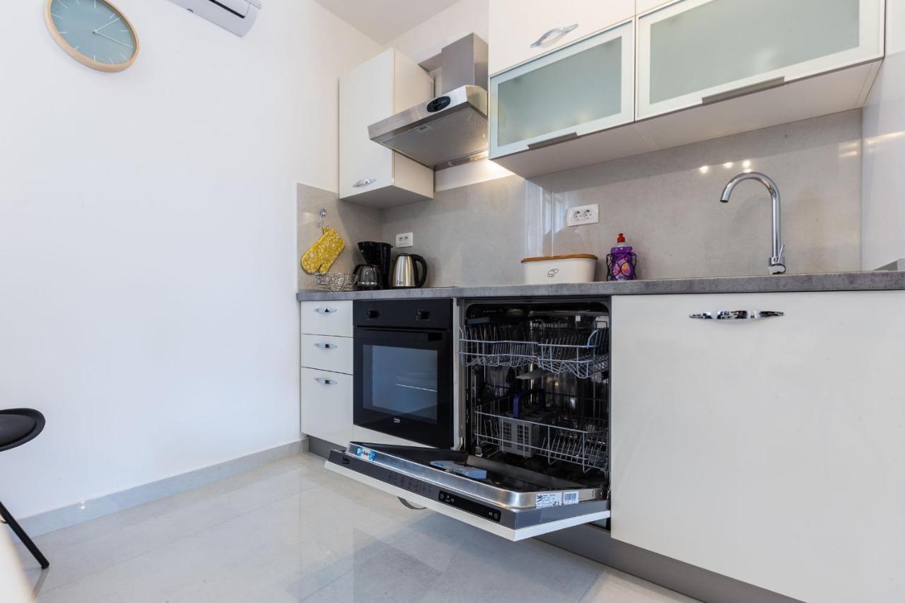 Petra Modern With Free Parking And Bbq Apartament Zadar