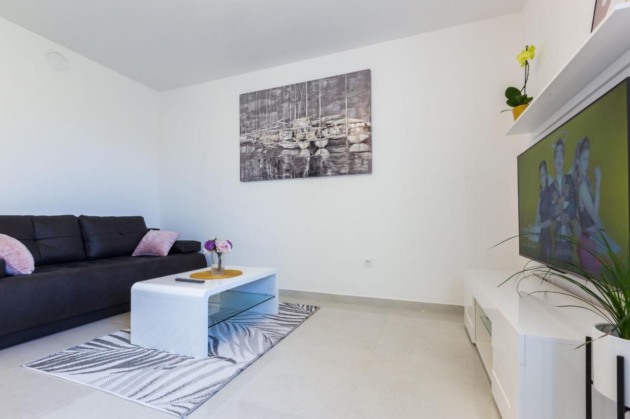 Petra Modern With Free Parking And Bbq Zadar